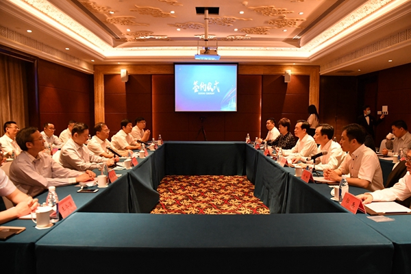市中區(qū)政府、中國鐵塔山東省分公司、山東三箭集團(tuán)舉行項目合作簽約儀式